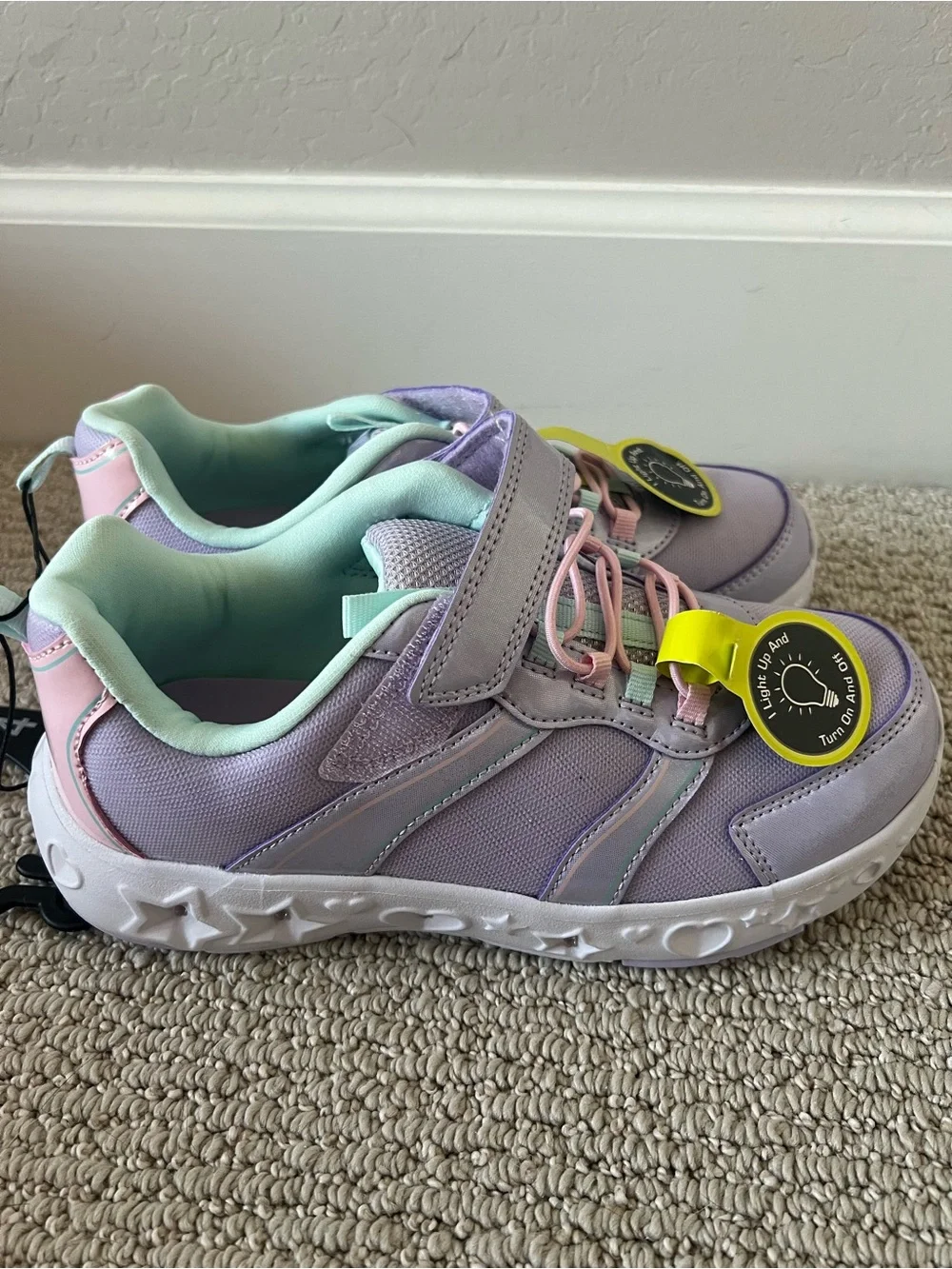 Athletic Works Little Girl & Big Girl Star Light Up Sneakers size4 NWT $15